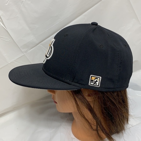 THE Game Pro Black Fitted Baseball Cap Dordt University Size 7-1/8 - Picture 2 of 7